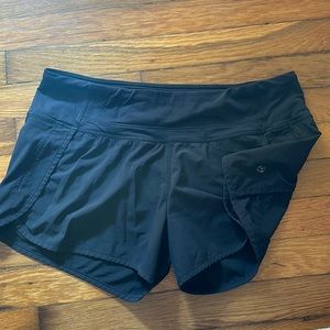 Black Lululemon Hotty shorts!